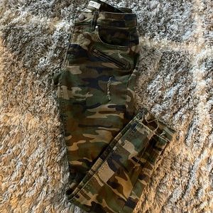 Camo skinny jeans